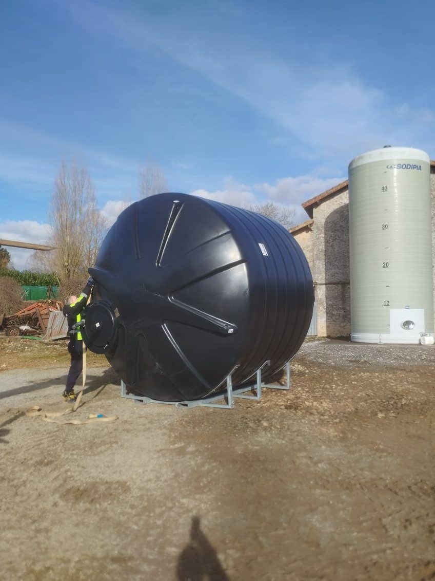 Cuve eau chez un agriculteur à Châtellerault Vienne (86) — Agri Distri