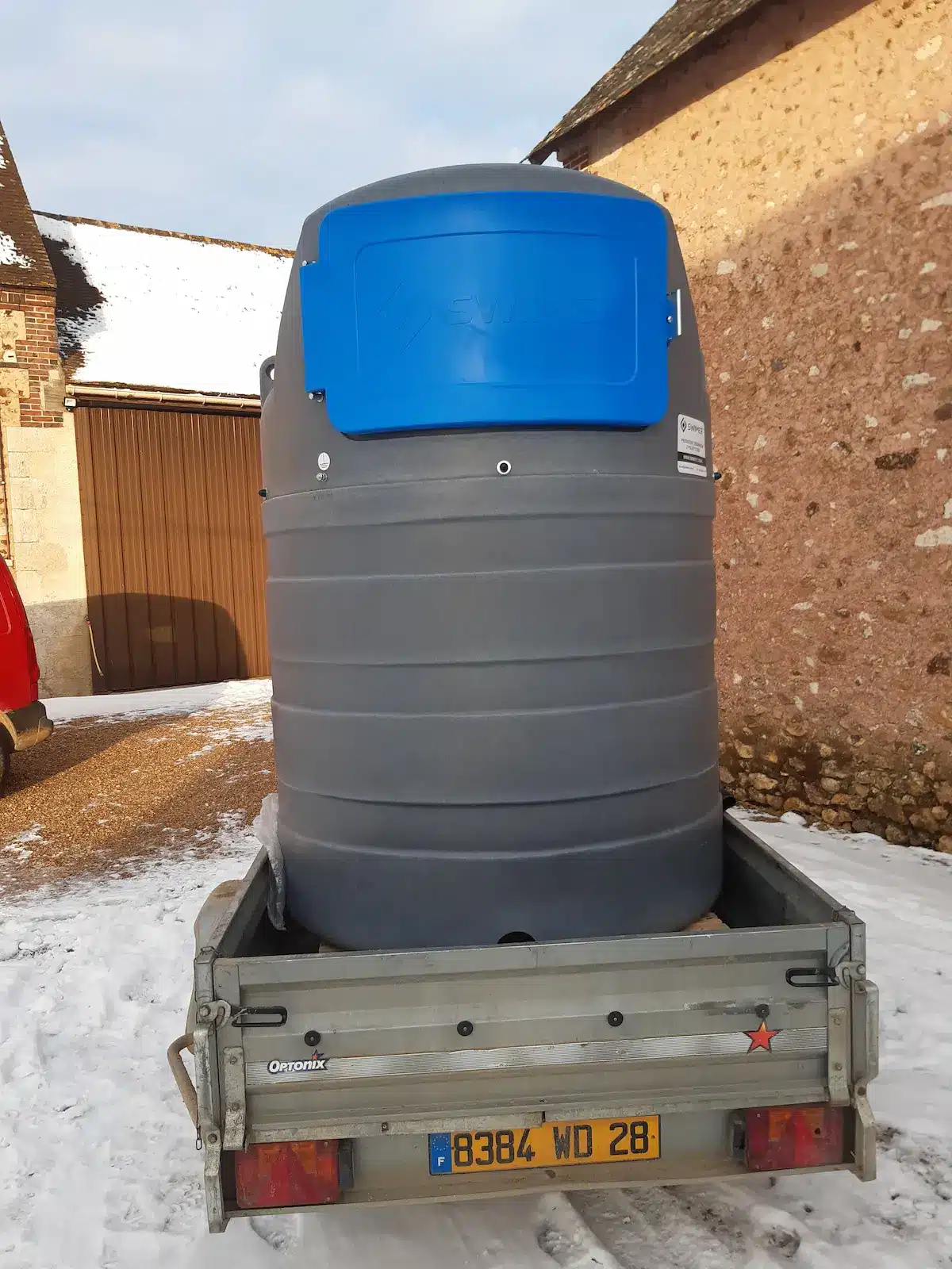 Cuve AdBlue 1500L chez un agriculteur à Bonneval Eure-et-Loir (28) — Agri Distri