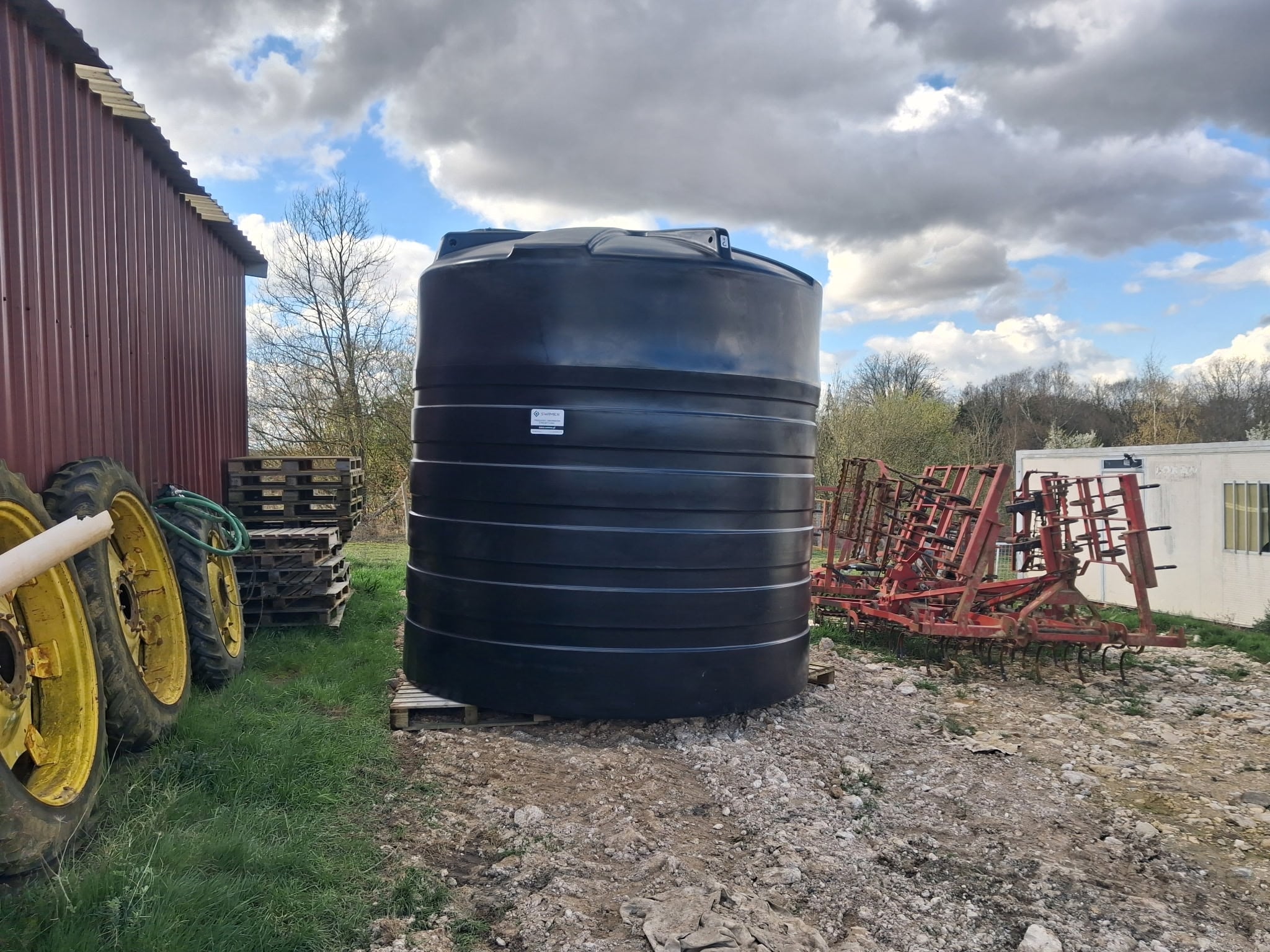 Cuve eau 20000L chez un agriculteur à Marcoussis Essonne (91) — Agri Distri