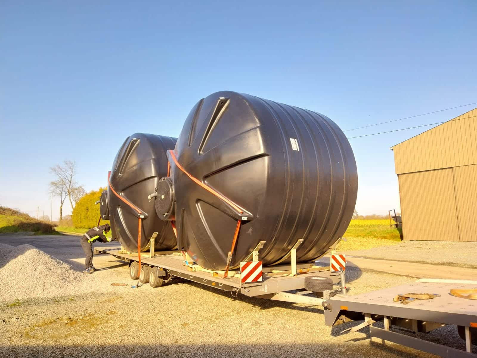 Cuve eau 22000L chez un agriculteur à Poitiers Vienne (86) — Agri Distri